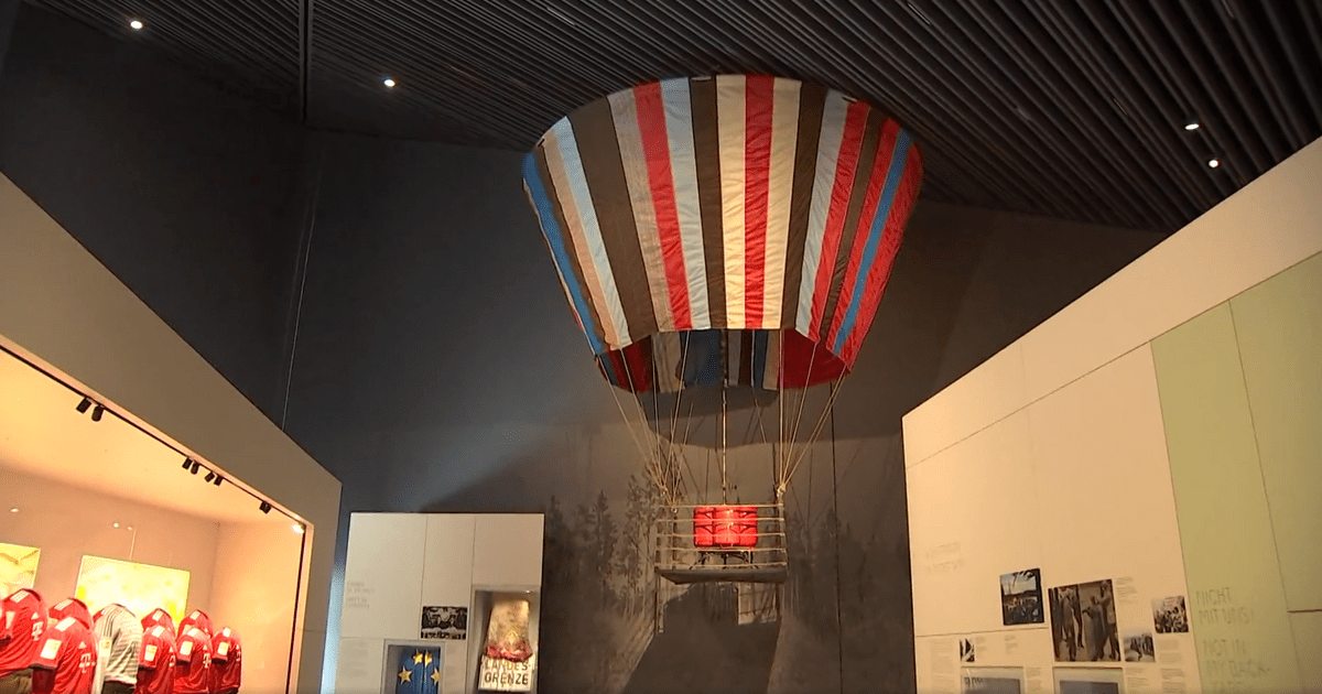 Regensburg Ballon Von Bully Herbig Im Museum Ausgestellt Tva 