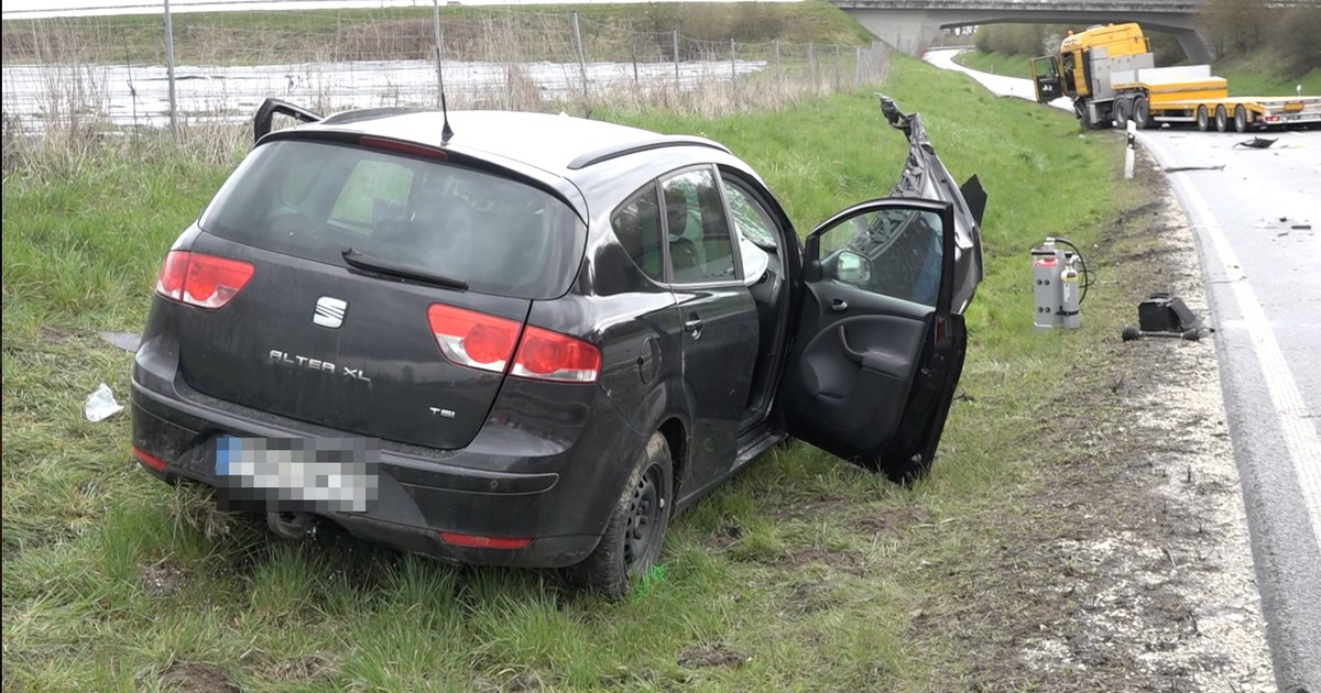 Neustadt A D Donau Auto Prallt Frontal Mit Lkw Zusammen Fahrerin Tot