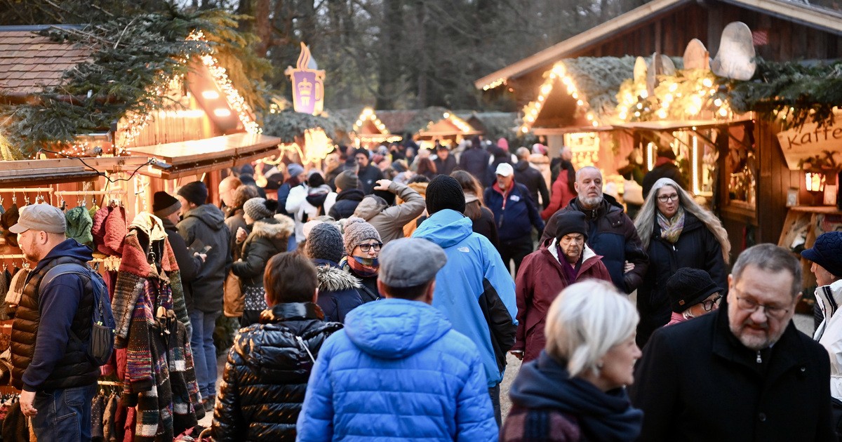 Romantischer Weihnachtsmarkt Auf Schloss Thurn Und Taxis: „Tag Der ...