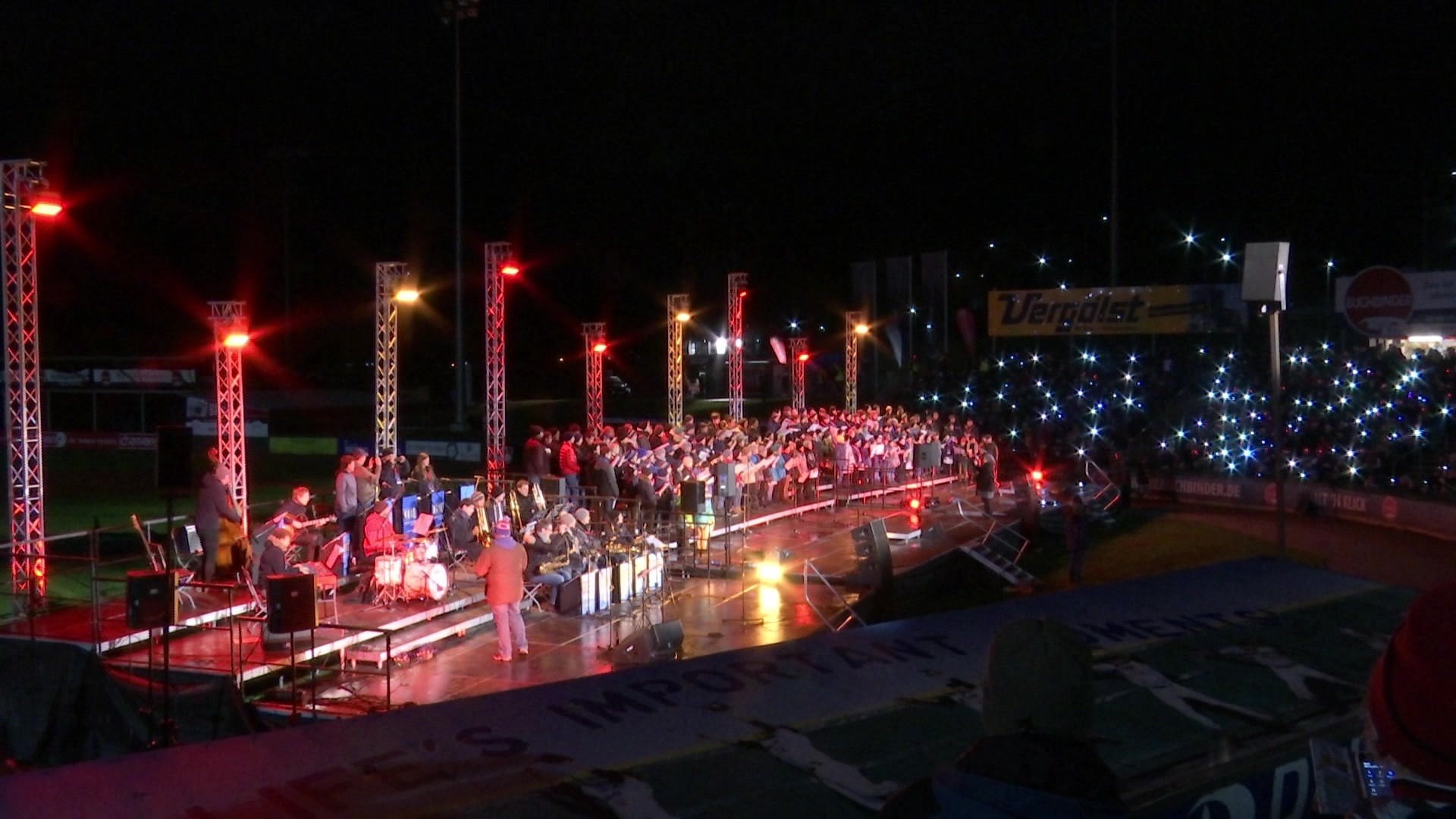 Regensburg Weihnachssingen In Der Armin Wolf Arena Tva